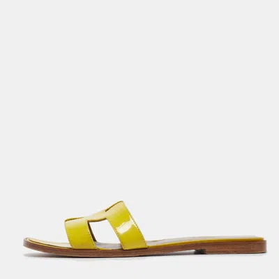 Pre-owned Hermes Yellow Patent Oran Flat Slides Size 38