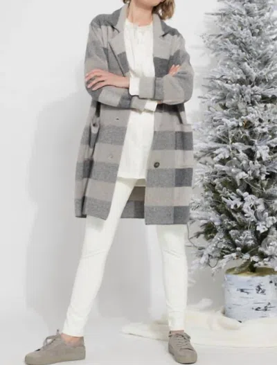 Lyssé Snow White Textured Legging In White