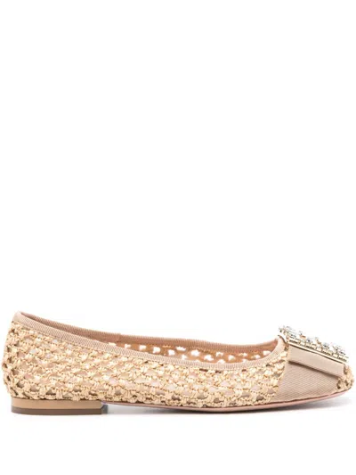 Shop Roger Vivier Très Vivier Raffia Ballet Flats In Beige