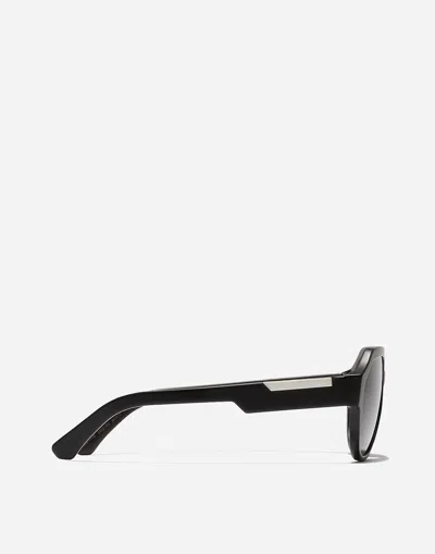 Shop Dolce & Gabbana نظارة شمسية Mirror Logo In Black