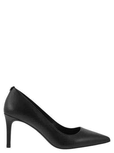 Michael Kors Lace-up Flat Shoes With Elegant Design And Modern Appeal In Black