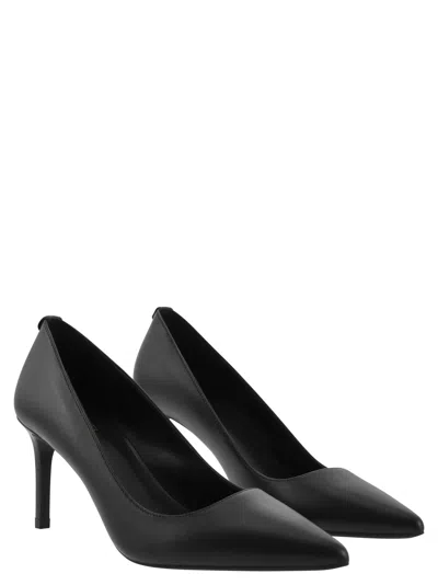 Michael Kors Lace-up Flat Shoes With Elegant Design And Modern Appeal In Black