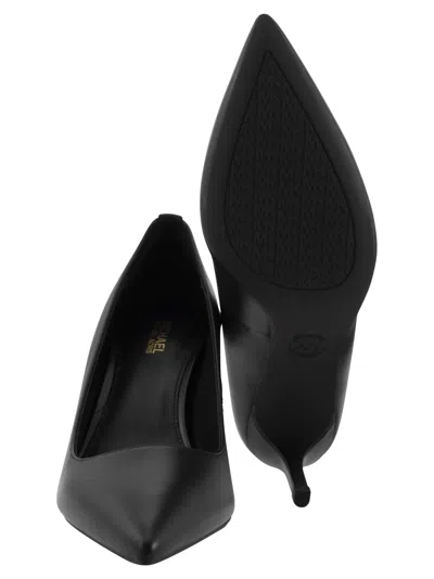 Michael Kors Lace-up Flat Shoes With Elegant Design And Modern Appeal In Black