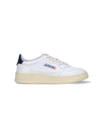 Shop Autry Medalist 01 Low Sneakers In Wht/space