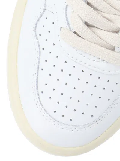 Shop Autry Medalist Low Sneakers In Wht/space