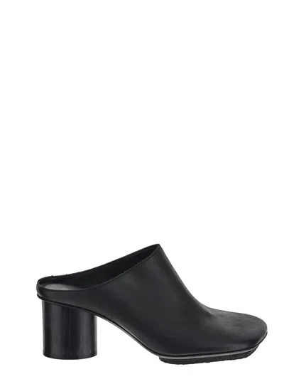 Shop Uma Wang Stone Mule In Black