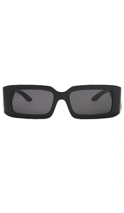 Shop Dolce & Gabbana Rectangle Sunglasses In 黑色