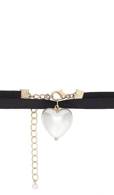 Shop 8 Other Reasons Pearl Heart Choker In 黑色