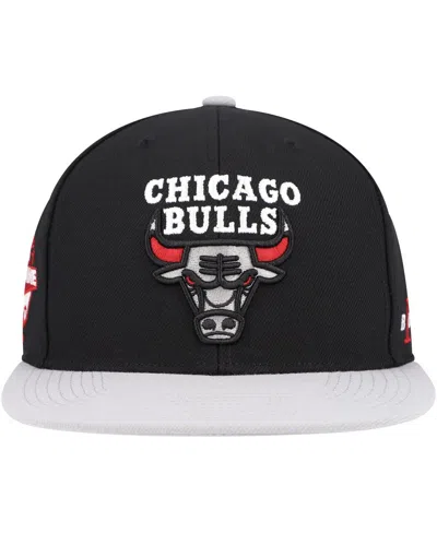 Shop Mitchell & Ness Men's  Black, Gray Chicago Bulls Core Snapback Hat In Black,gray