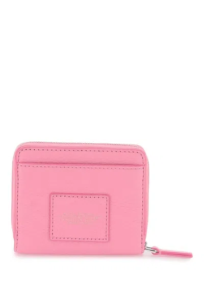 Shop Marc Jacobs The Leather Mini Compact Wallet In 粉色的