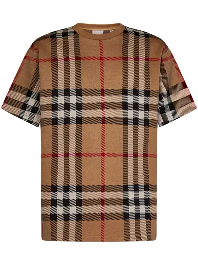 Shop Burberry T-shirt In Checked