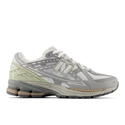 New Balance Utility Mesh Rubber Sole Sneakers In Grey/green