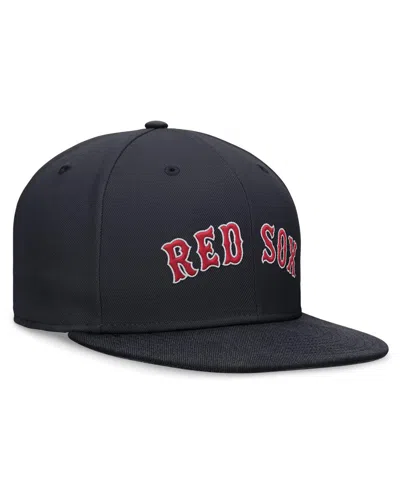 Shop Nike Men's  Navy Boston Red Sox Evergreen Performance Fitted Hat