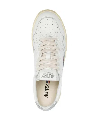 Shop Autry Medalist Low Wom Shoes In White