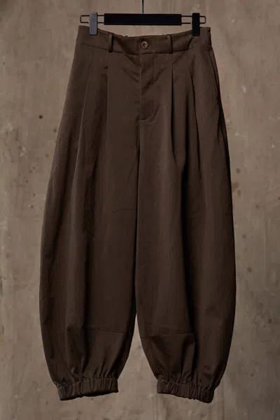 Shop Aviva Jifei Xue Cocoon Shape Wide Leg Pants W/ Elastic Hem In Chocolate Brown