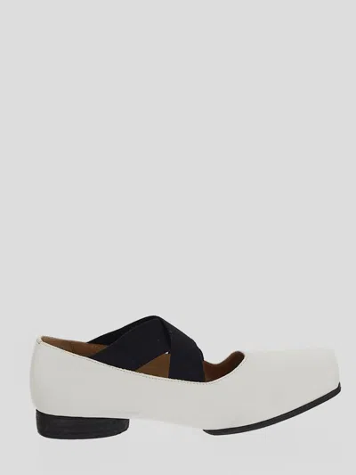 Shop Uma Wang Flat Shoes In Off White/black