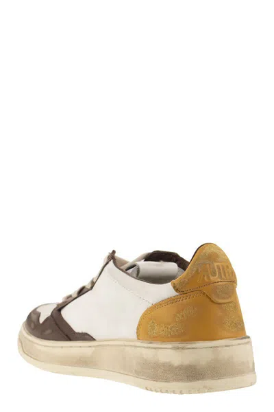 Shop Autry Medalist - Super Vintage Trainers In White/brown/honey