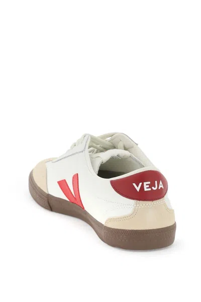 Shop Veja Volleyball Sne In Beige,white,red