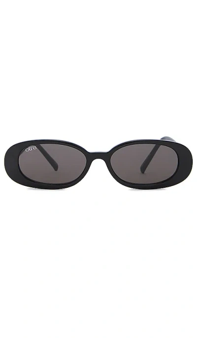Shop Otra Gina Sunglasses In 黑色 & 烟灰色
