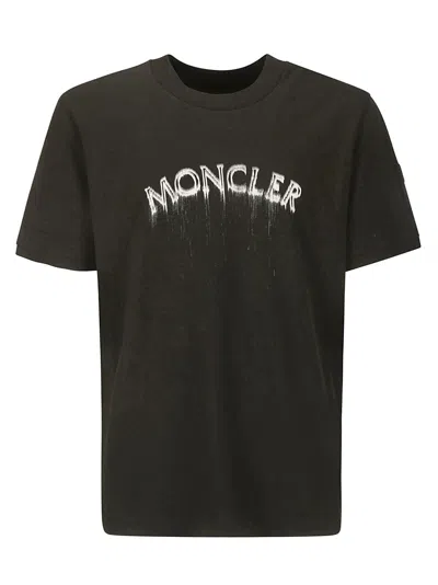 Shop Moncler Ss T-shirt In Black