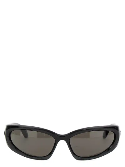 Shop Balenciaga Swift Oval Sunglasses Black