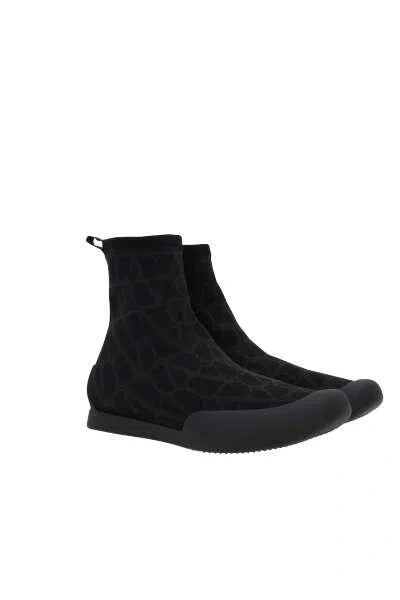 Shop Valentino Garavani Sneakers In Black+dark Grey