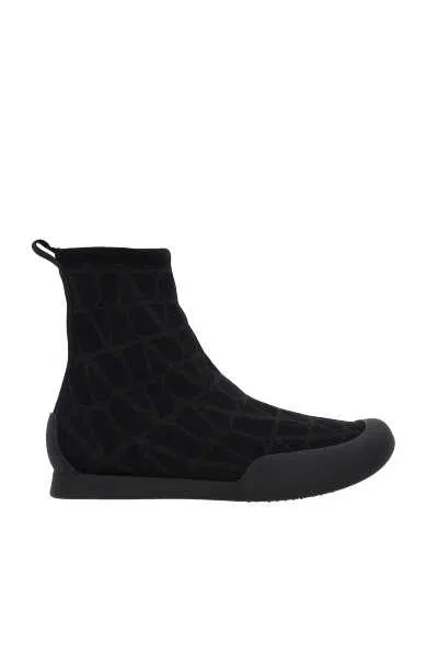 Shop Valentino Garavani Sneakers In Black+dark Grey