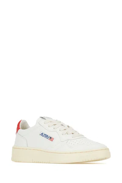 Shop Autry 'medalist' White Low Top Sneakers With Contrasting Heel Tab In Leather Woman