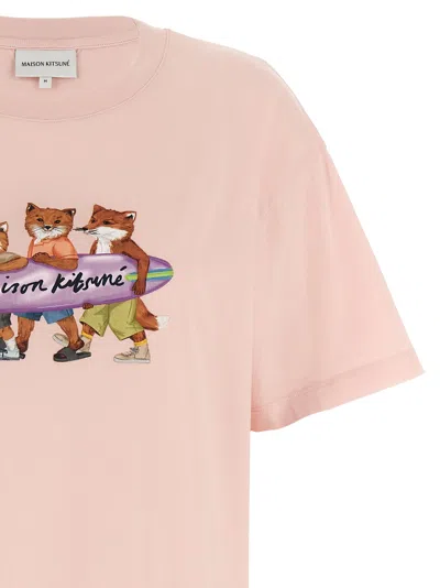 Shop Maison Kitsuné Surfing Foxes T-shirt Pink