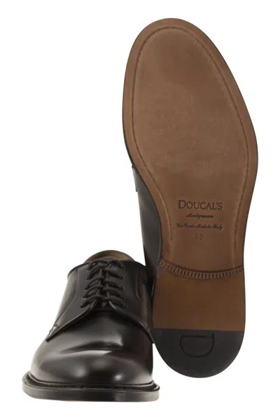 Shop Doucal's Smooth Leather Derby In Brown