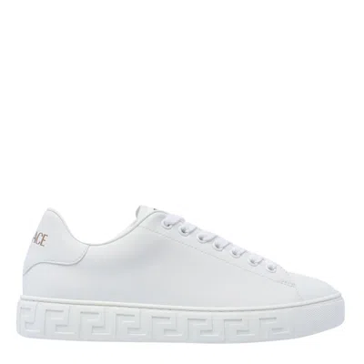 Shop Versace Sneakers In Bianco