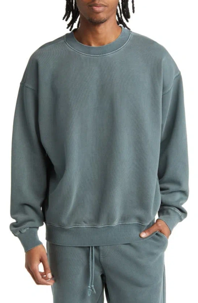 Shop Elwood Core Oversize Crewneck Sweatshirt In Vintage Cobalt
