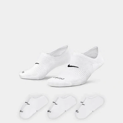 Shop Nike Women's Everyday Plus Cushioned Training Footie Socks (3-pack) In White/black