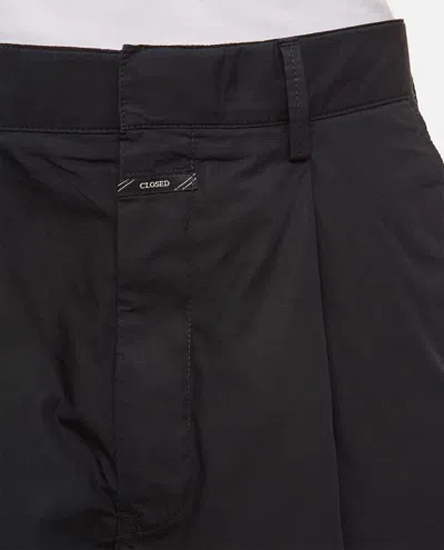 Closed Pleated Detail Shorts In Black
