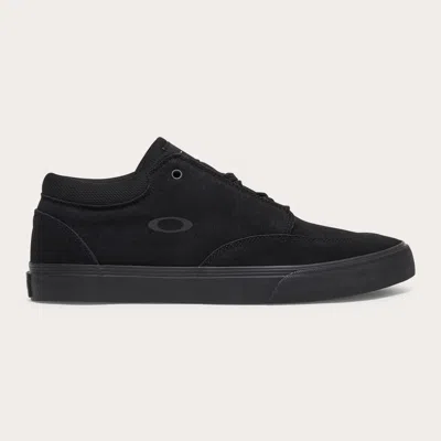 Shop Oakley Banks Low In Black