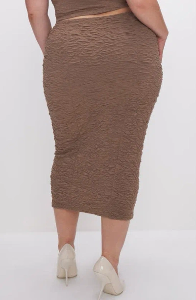 Shop Good American Textured Midi Skirt In Putty001