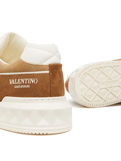 Shop Valentino Garavani Sneakers In Beige/ivory