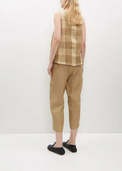 Shop Apuntob Chambray Linen Cropped Tapered Pants In Hazelnut