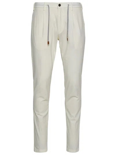 Shop Eleventy Pantalone Jogger In White