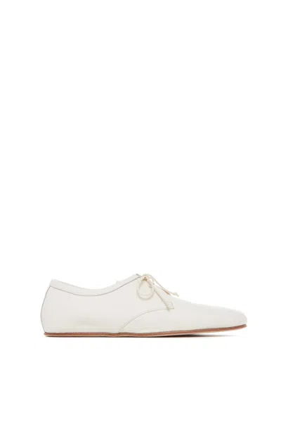 Shop Gabriela Hearst Luca Flat Shoe In Cream Leather