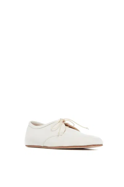 Shop Gabriela Hearst Luca Flat Shoe In Cream Leather