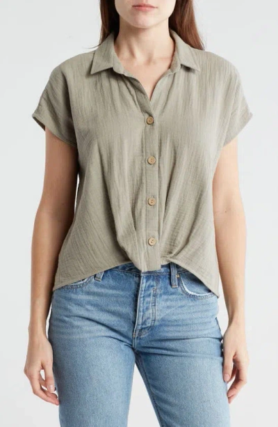 Shop Beachlunchlounge Front Tuck Front Button Gauze Shirt In New Laurel