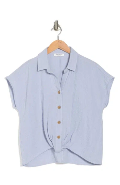 Shop Beachlunchlounge Front Tuck Front Button Gauze Shirt In Sail Blue