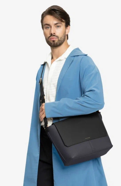 Maison De Sabre Leather Flaire Messenger Bag In Graphite Caviar
