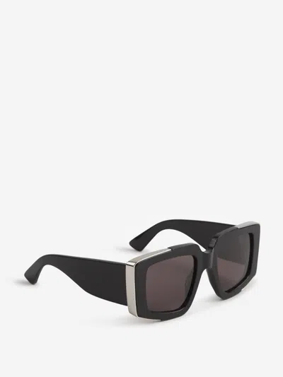 Shop Alexander Mcqueen The Grip Sunglasses In Rectangular Design