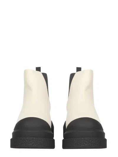 Stuart Weitzman Round Head Design And Ankle Boots In Beige