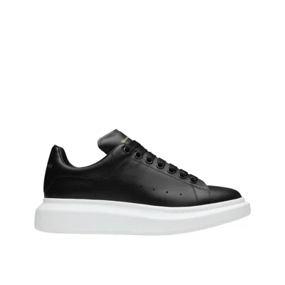 Alexander Mcqueen Round Head Lacing Low-cut Casual Sneakers In Black