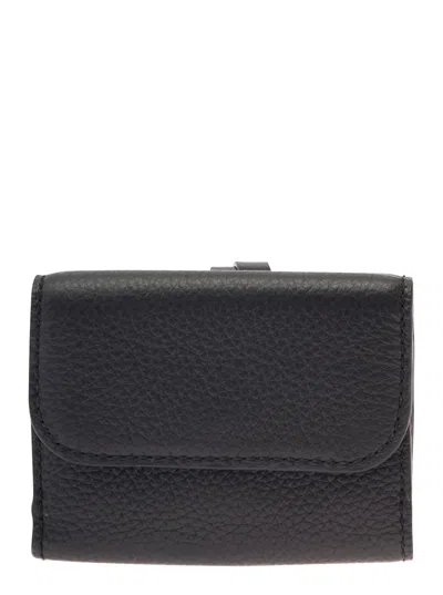 Shop Chloé 'alphabet' Black Tri-fold Wallet With Charm And Leather Link In Grainy Leather Woman