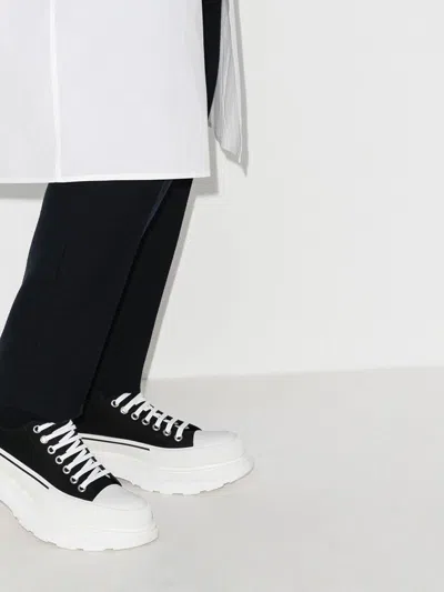 Shop Alexander Mcqueen Tread Slick Low Top Sneakers In Nero E Bianco