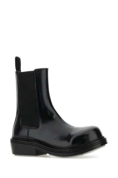 Bottega Veneta Polished Finish Black Ankle Boots With Elastic Side Panels In Black